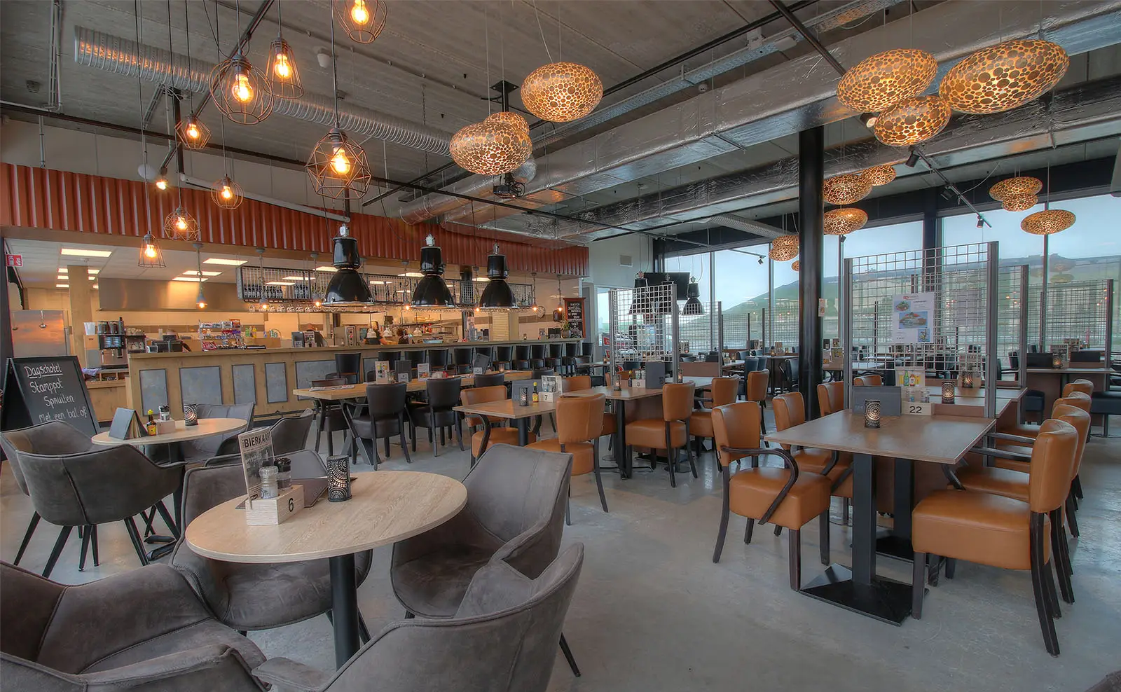 Moderne inrichting van Restaurant Routiers Maasvlakte